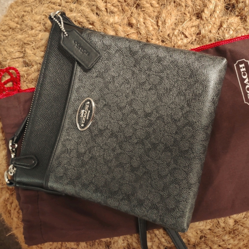 Almost like new Coach crossbody pouch w/dustbag
